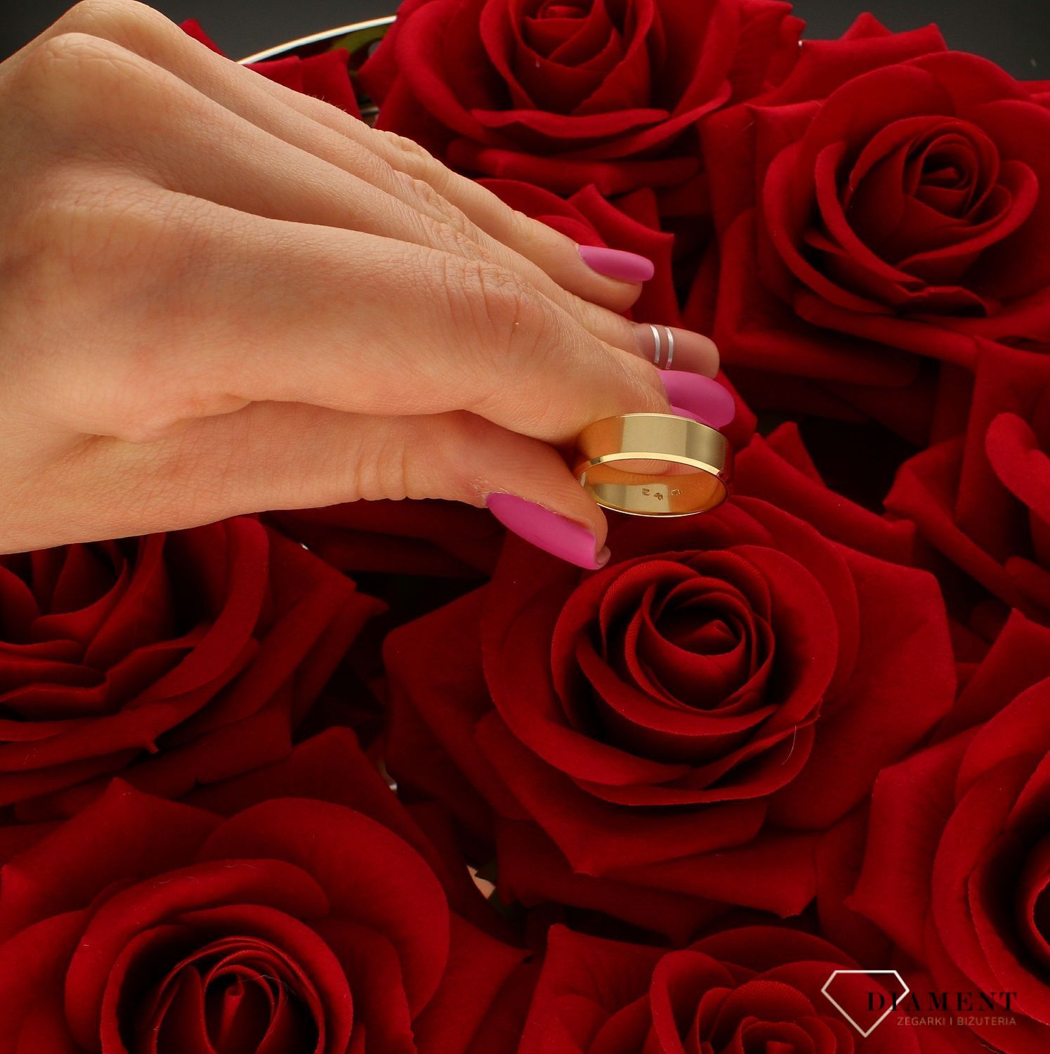 Złota obrączka tradycyjna 6mm Ścięte brzegi 6mm ścięte brzegi. Obrączka złota tradycyjna. Złota obrączka klasyczna. Złota obrączka ze ściętym brzegiem. Złota obrączka na każdą okazję. Złota obrączk.jpg